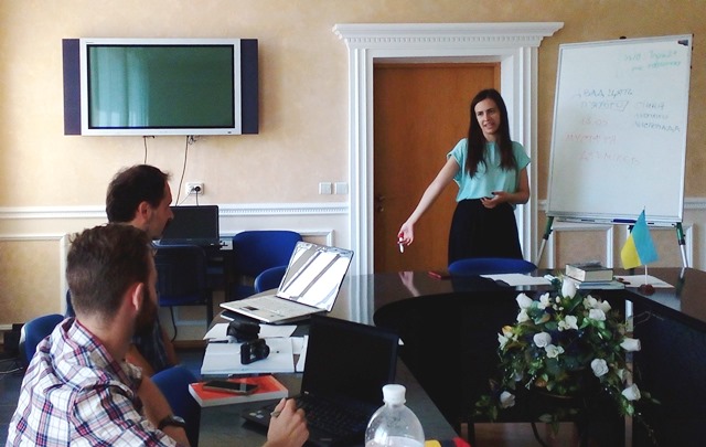 Щоденні заняття з української мови проводить аспірантка Юлія Костюк